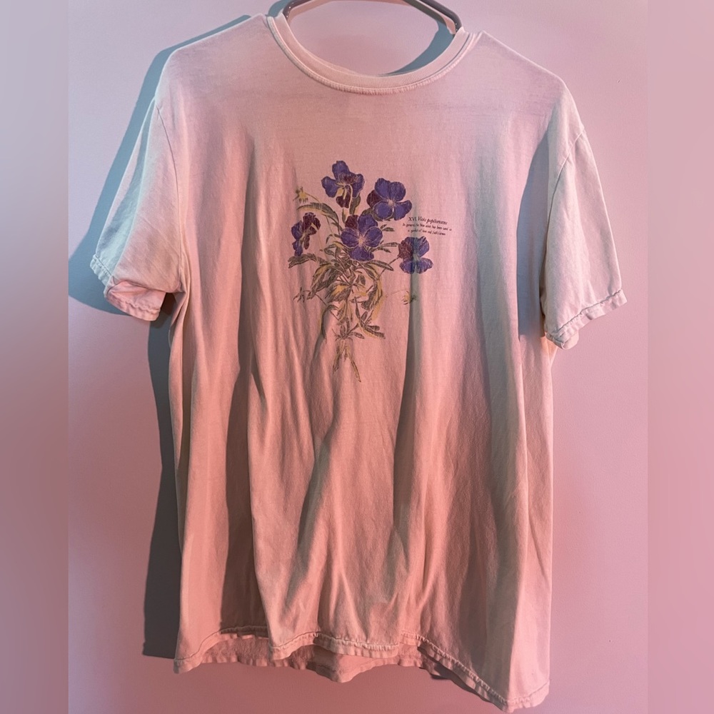 URBAN OUTFITTERS WOMENS LARGE FLOWER GRAPHIC CUTE WHITE PURPLE SHORT SLEEVE 🍀